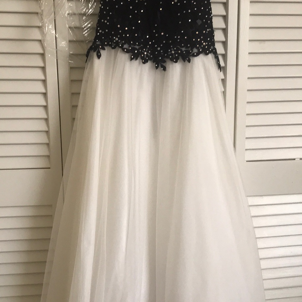 Dress - Picture 3 of 4